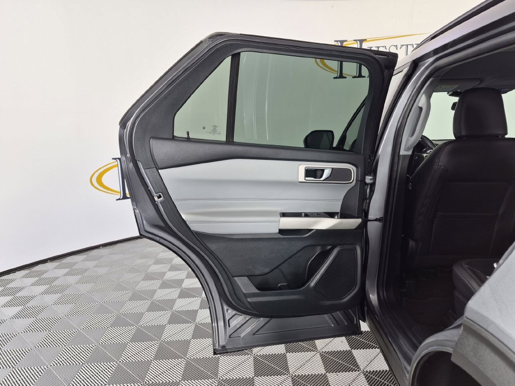 Used 2022 Ford Explorer XLT w/ Equipment Group 202A RWD image 32