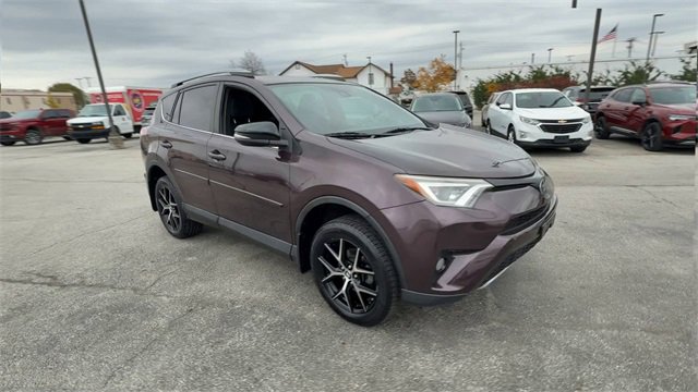 Used 2017 Toyota RAV4 SE image 2