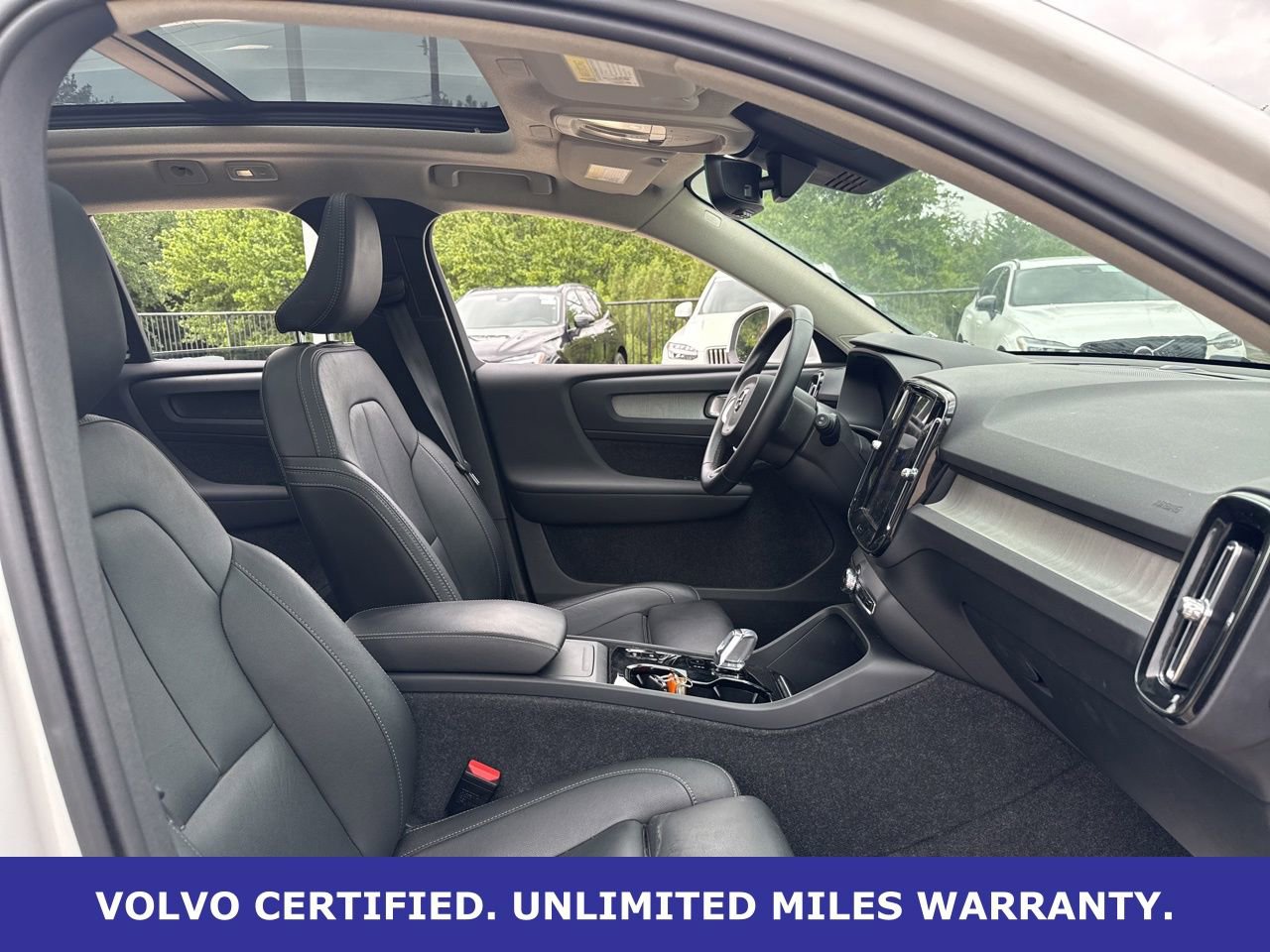 Certified 2025 Volvo XC40 B5 Plus AWD/4WD image 9