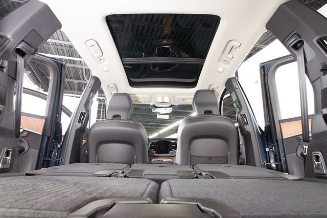 Certified 2025 Volvo XC90 B6 Plus w/ Protection Package Premier AWD/4WD image 32