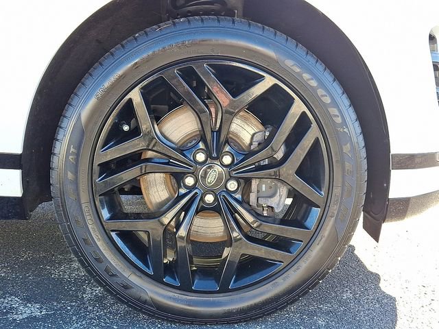 Used 2023 Land Rover Range Rover Evoque R-Dynamic SE image 9