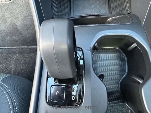 Used 2024 Volvo XC40 B5 Core image 20