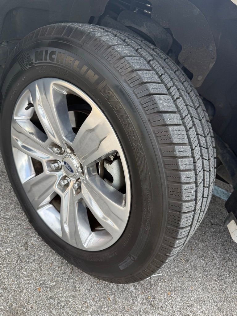 Used 2016 Ford F150 Platinum w/ Equipment Group 701A Luxury image 6