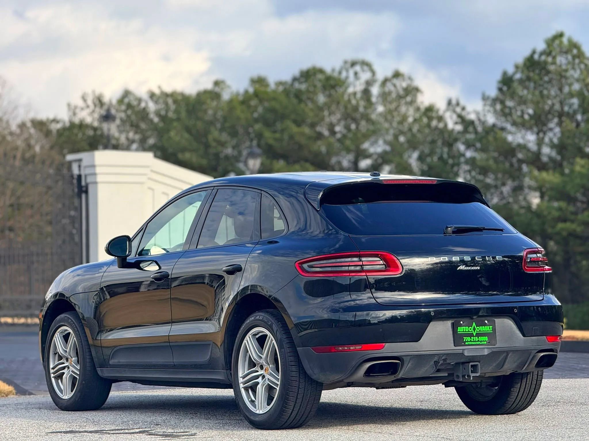 Used 2017 Porsche Macan AWD/4WD image 8