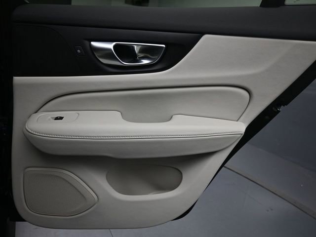 Used 2024 Volvo V60 B5 Cross Country Plus image 30