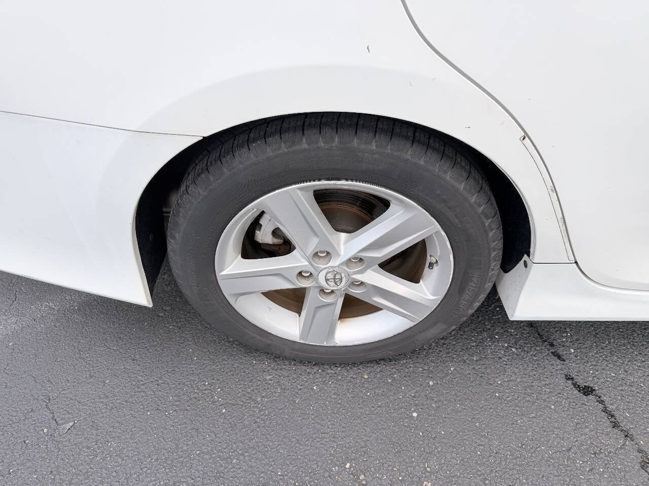 Used 2012 Toyota Camry SE w/ Leather Pkg FWD image 19