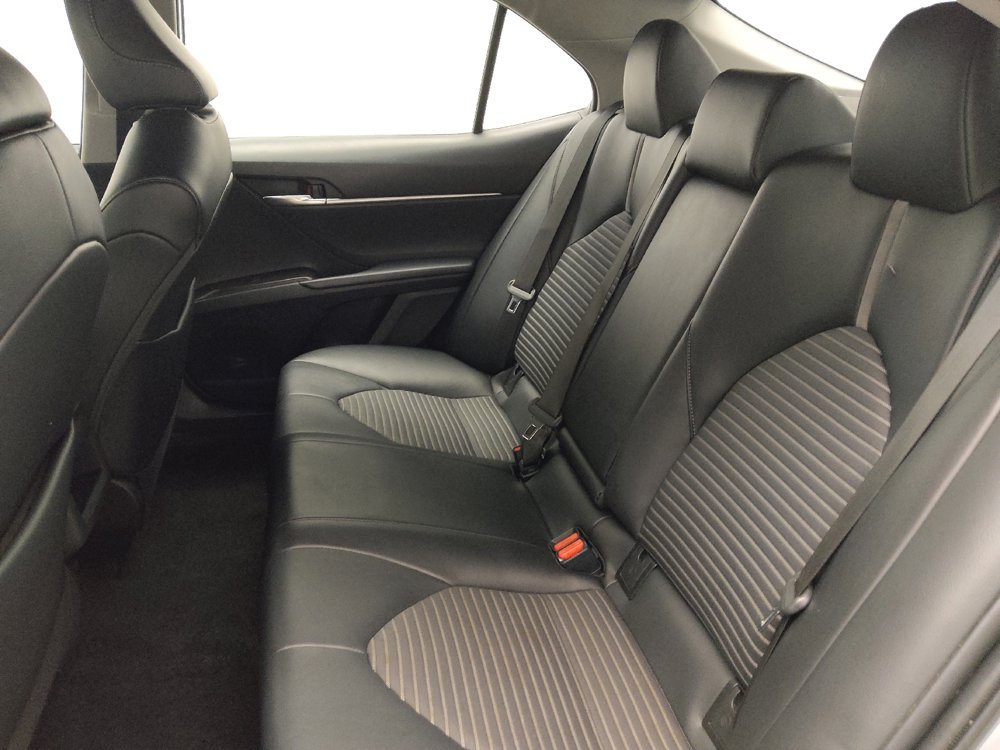 Used 2022 Toyota Camry SE image 18