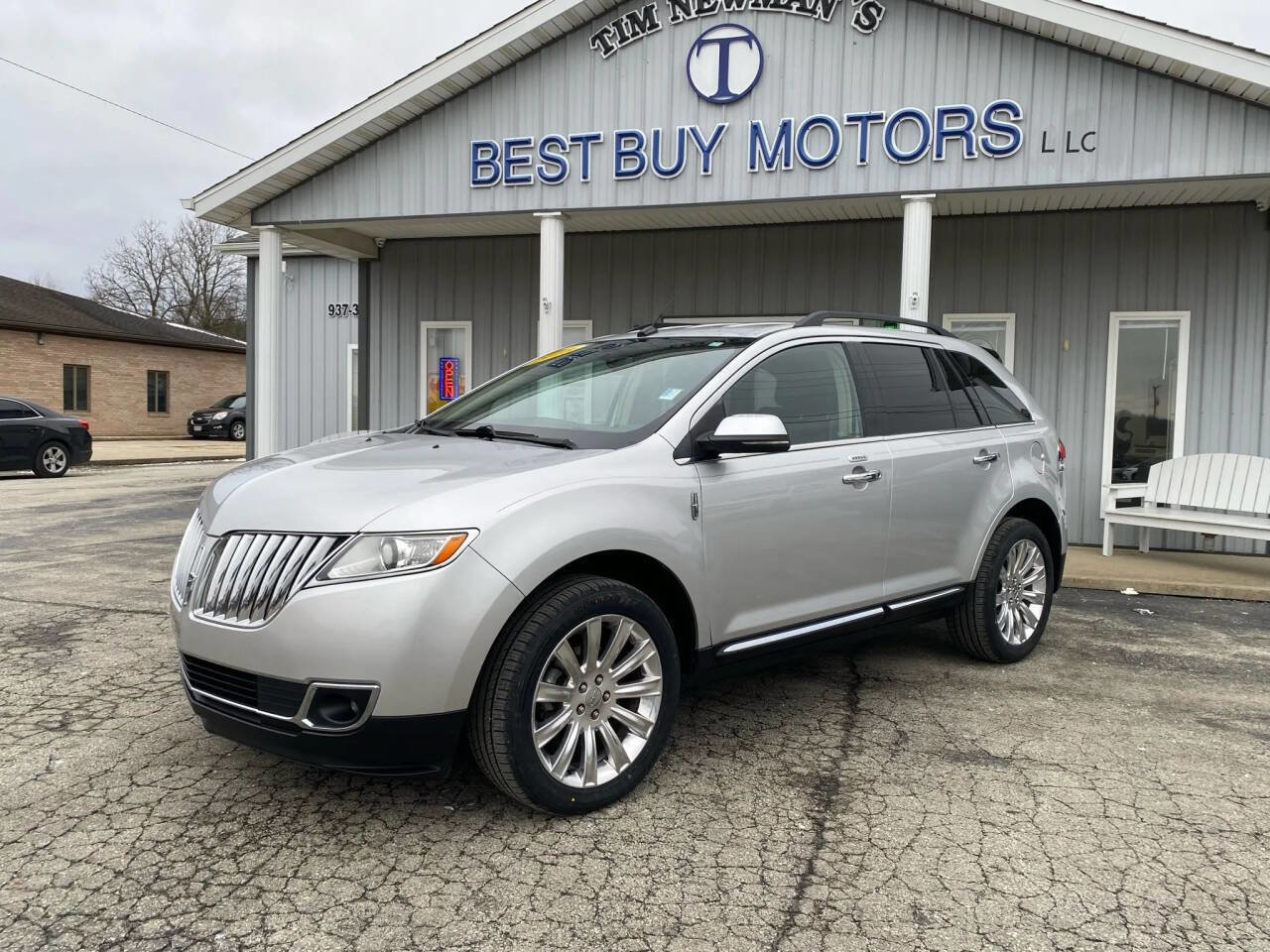 Used 2013 Lincoln MKX FWD image 2