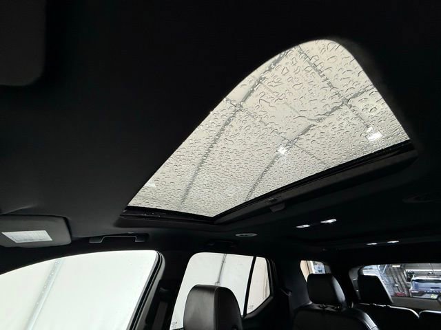 Used 2023 Chevrolet Traverse RS image 44