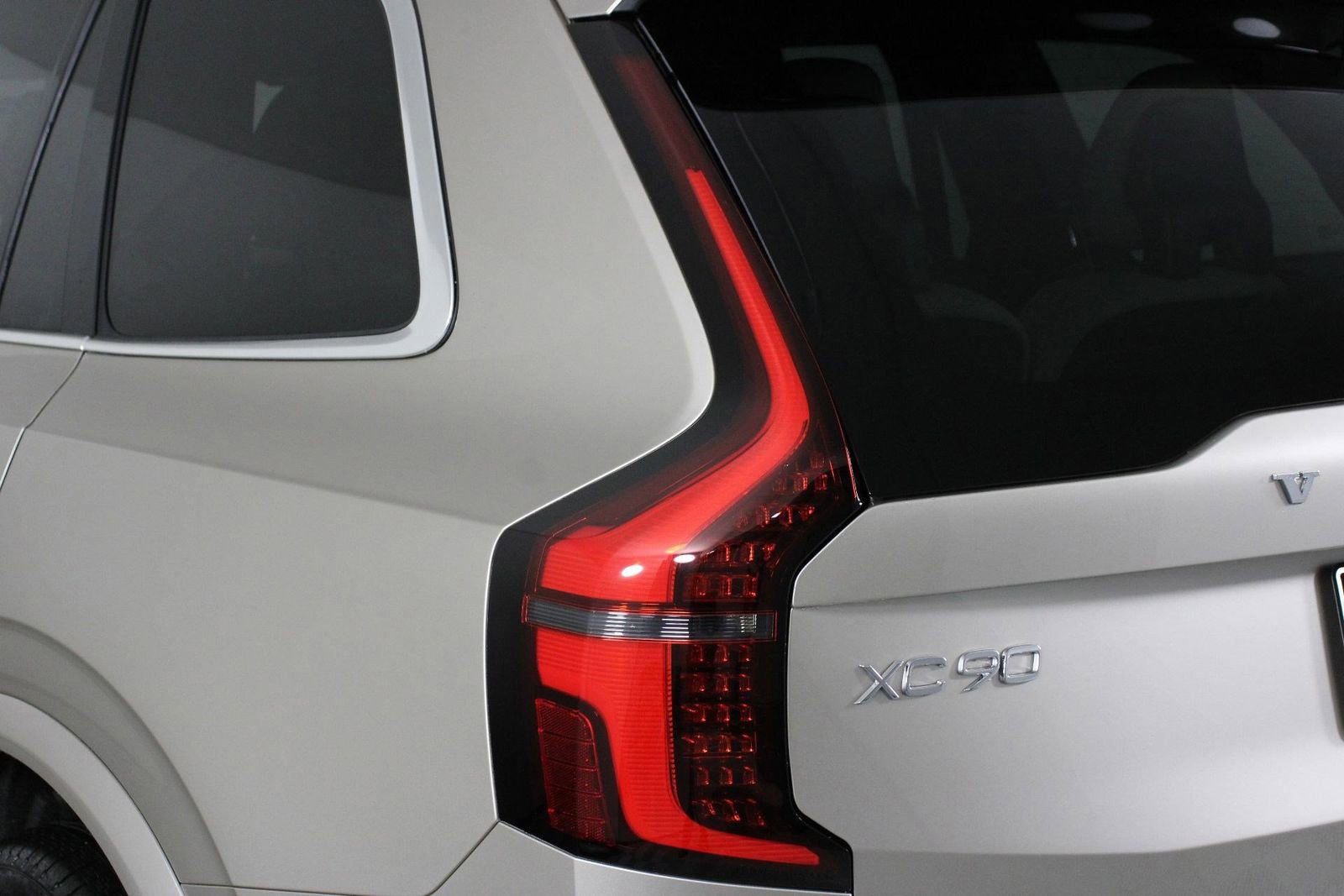 New 2026 Volvo XC90 T8 Plus w/ Protection Package Premier image 15