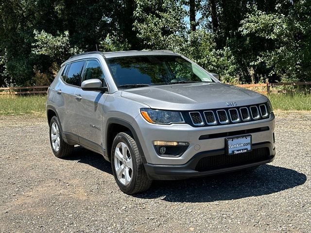 Used 2018 Jeep Compass Latitude w/ Popular Equipment Group AWD/4WD image 2