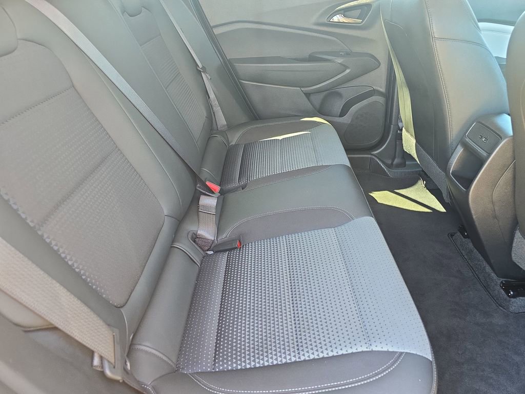 Used 2025 Chevrolet Trax LT w/ LT Convenience Package image 15