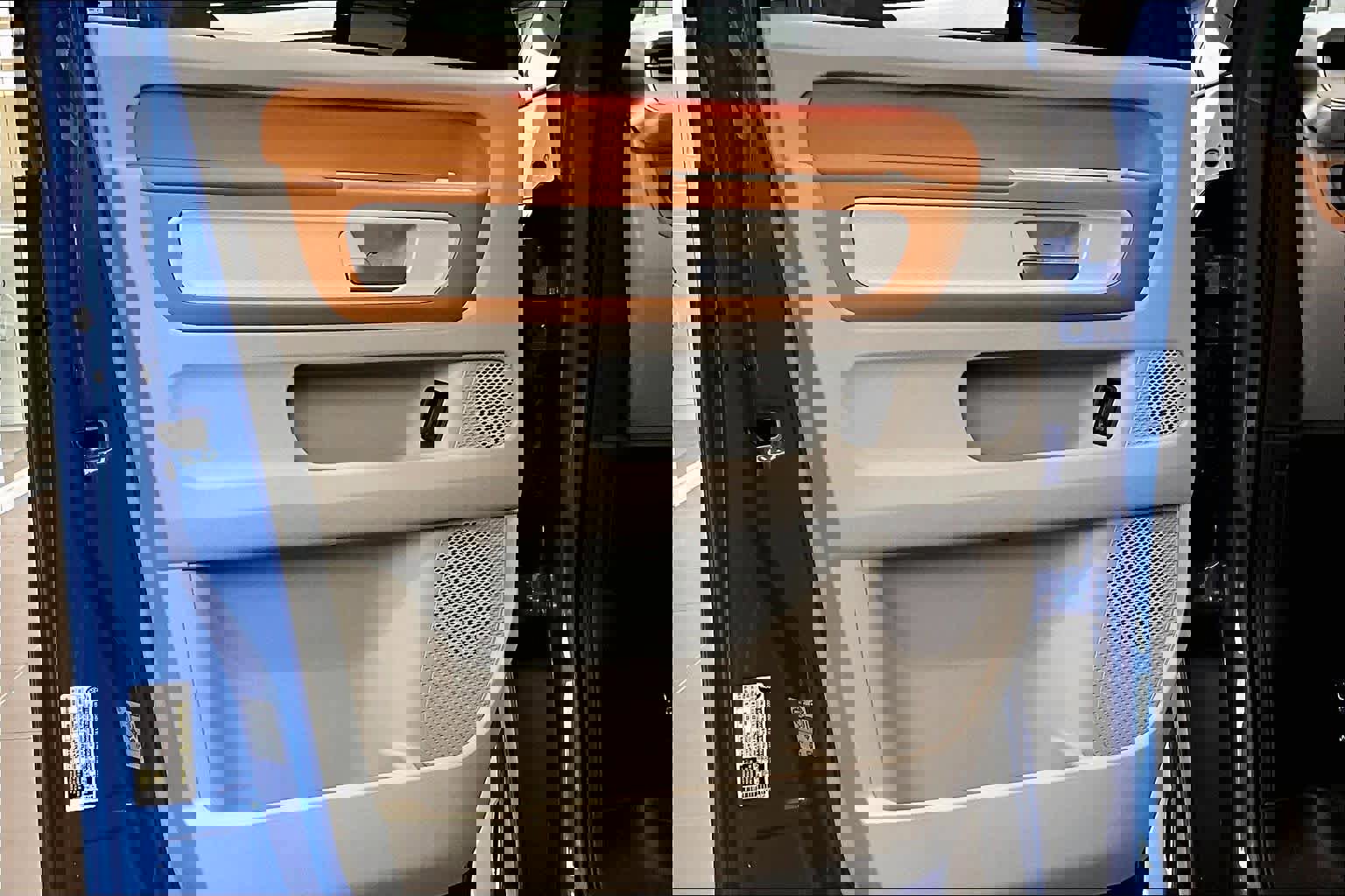 Used 2025 Volkswagen ID. Buzz 1st Edition image 22