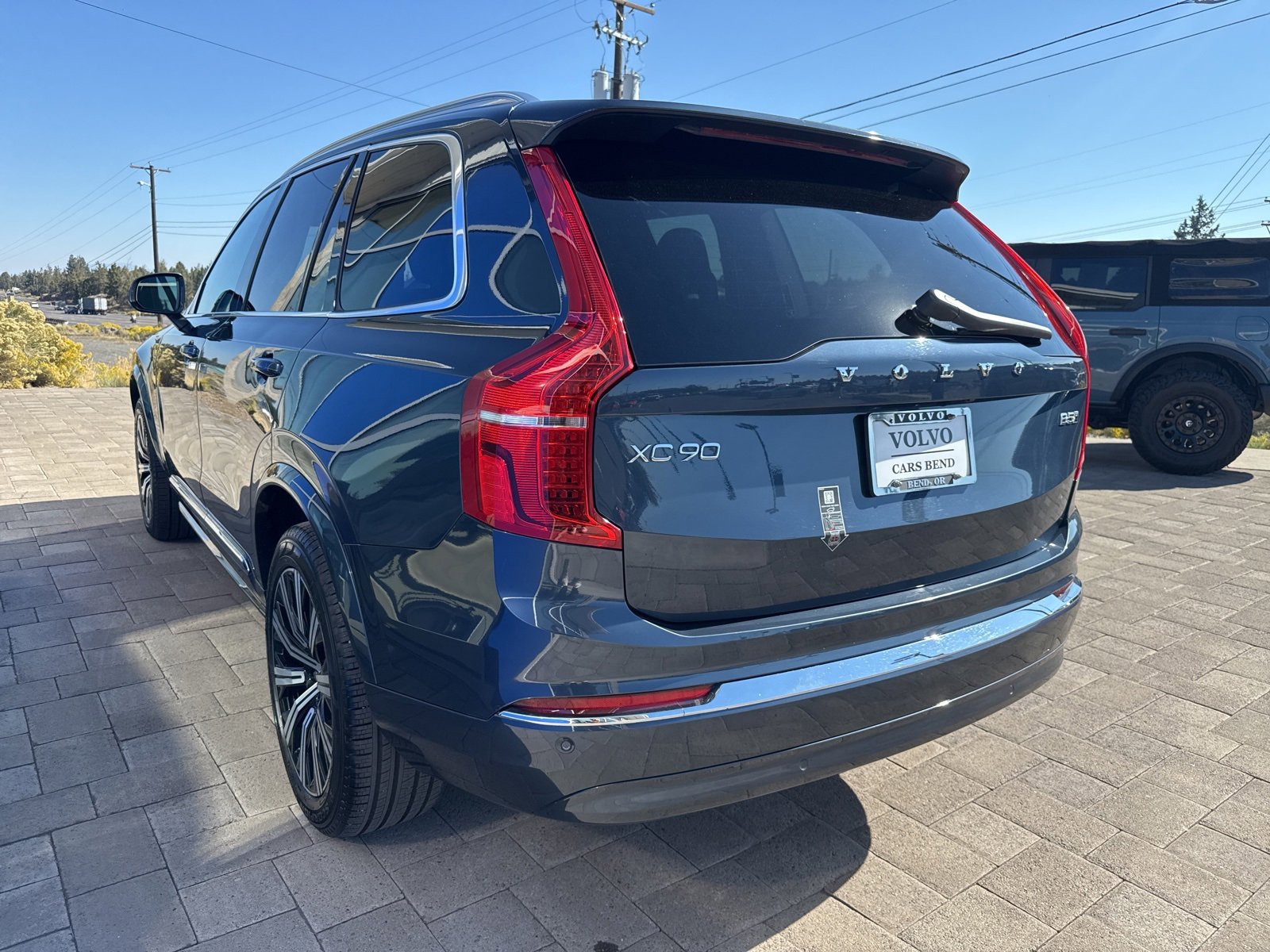 Used 2025 Volvo XC90 B5 Core image 3