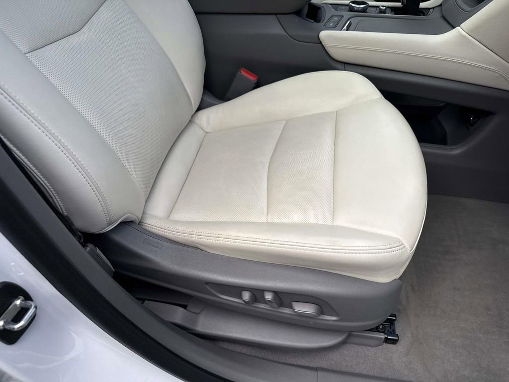 Used 2023 Cadillac XT6 Premium Luxury w/ Technology Package AWD/4WD image 28
