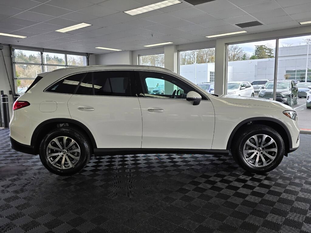 Used 2024 Mercedes-Benz GLC 300 4MATIC image 3