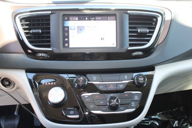 Used 2024 Chrysler Voyager LX FWD image 22