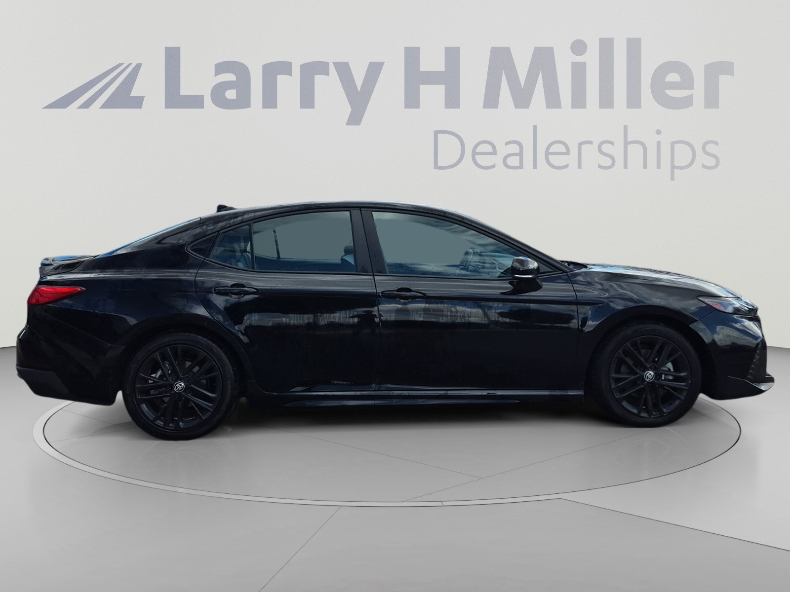 Used 2025 Toyota Camry SE FWD image 6