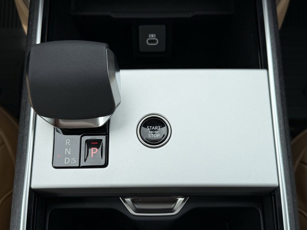 New 2025 Land Rover Range Rover Long Wheelbase SE image 21