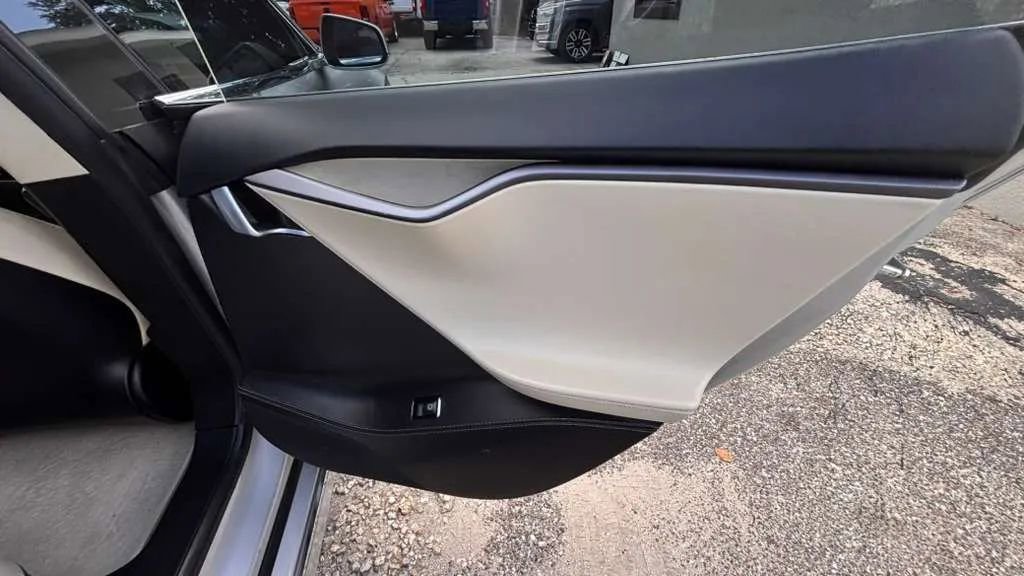 Used 2018 Tesla Model S 100D AWD/4WD image 17