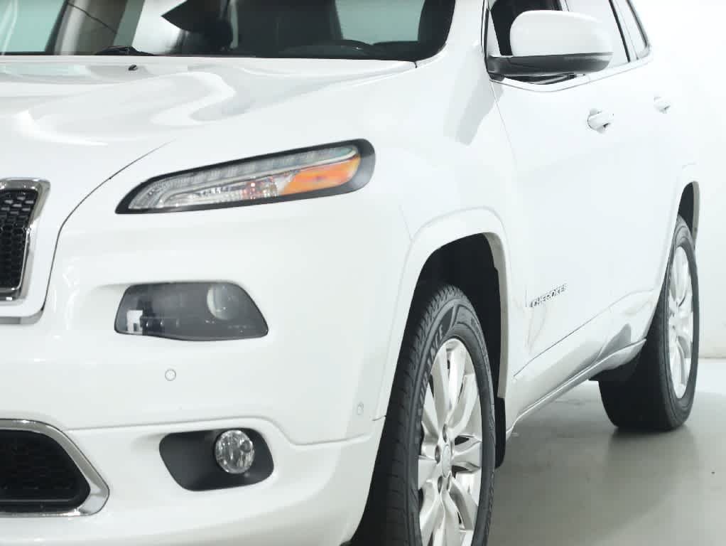 Used 2018 Jeep Cherokee Overland w/ Technology Group AWD/4WD image 4