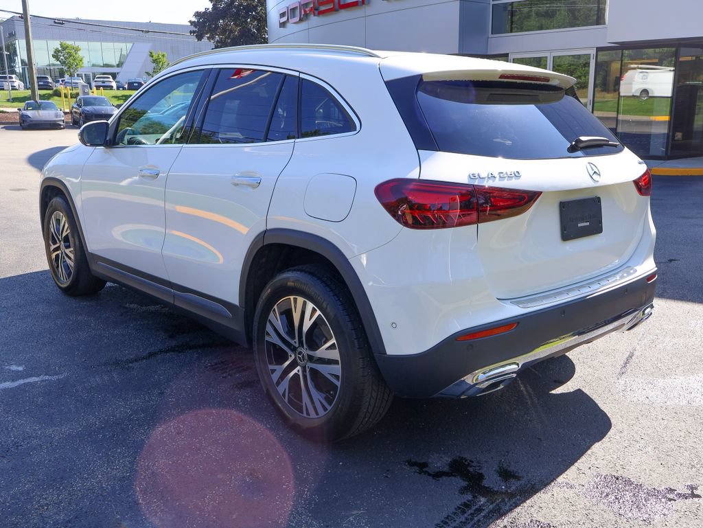 Used 2025 Mercedes-Benz GLA 250 4MATIC image 3