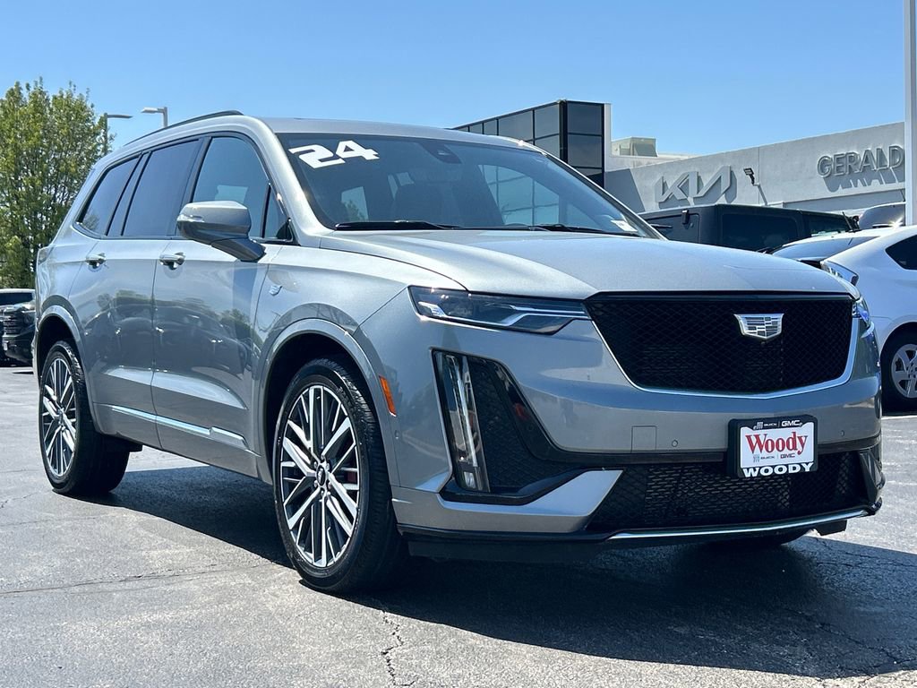 Used 2024 Cadillac XT6 Sport w/ Technology Package AWD/4WD image 2