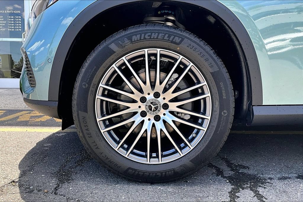 Used 2025 Mercedes-Benz GLC 300 4MATIC image 8