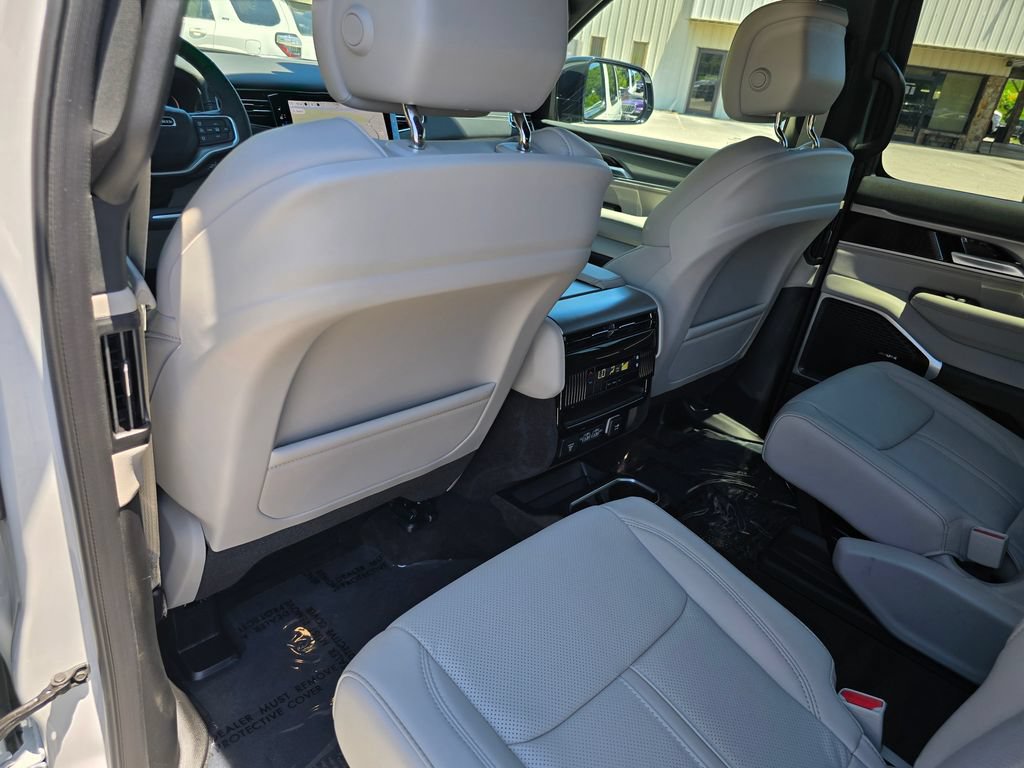 New 2026 Jeep Grand Wagoneer L 4WD w/ Premium Group I image 25