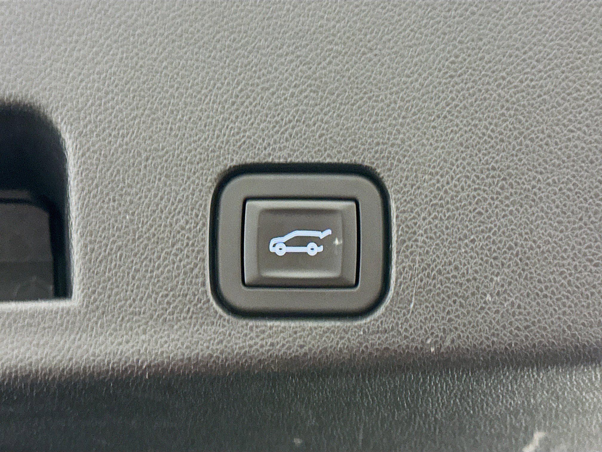 Used 2025 Chevrolet Traverse LT image 32