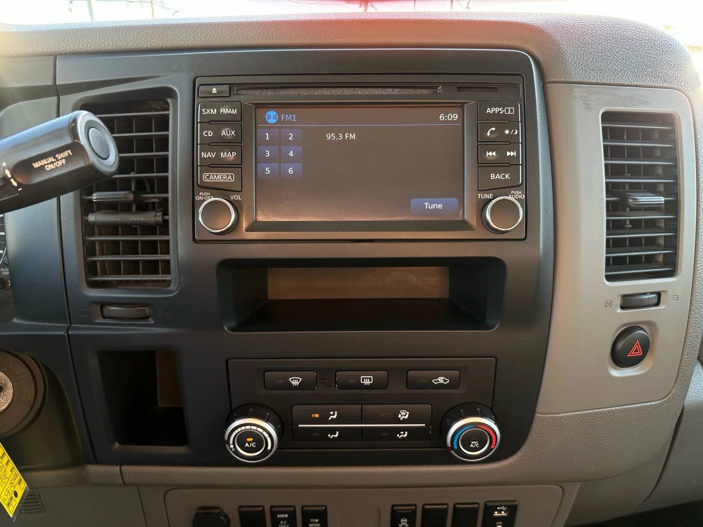 Used 2021 Nissan NV 3500 SV image 27