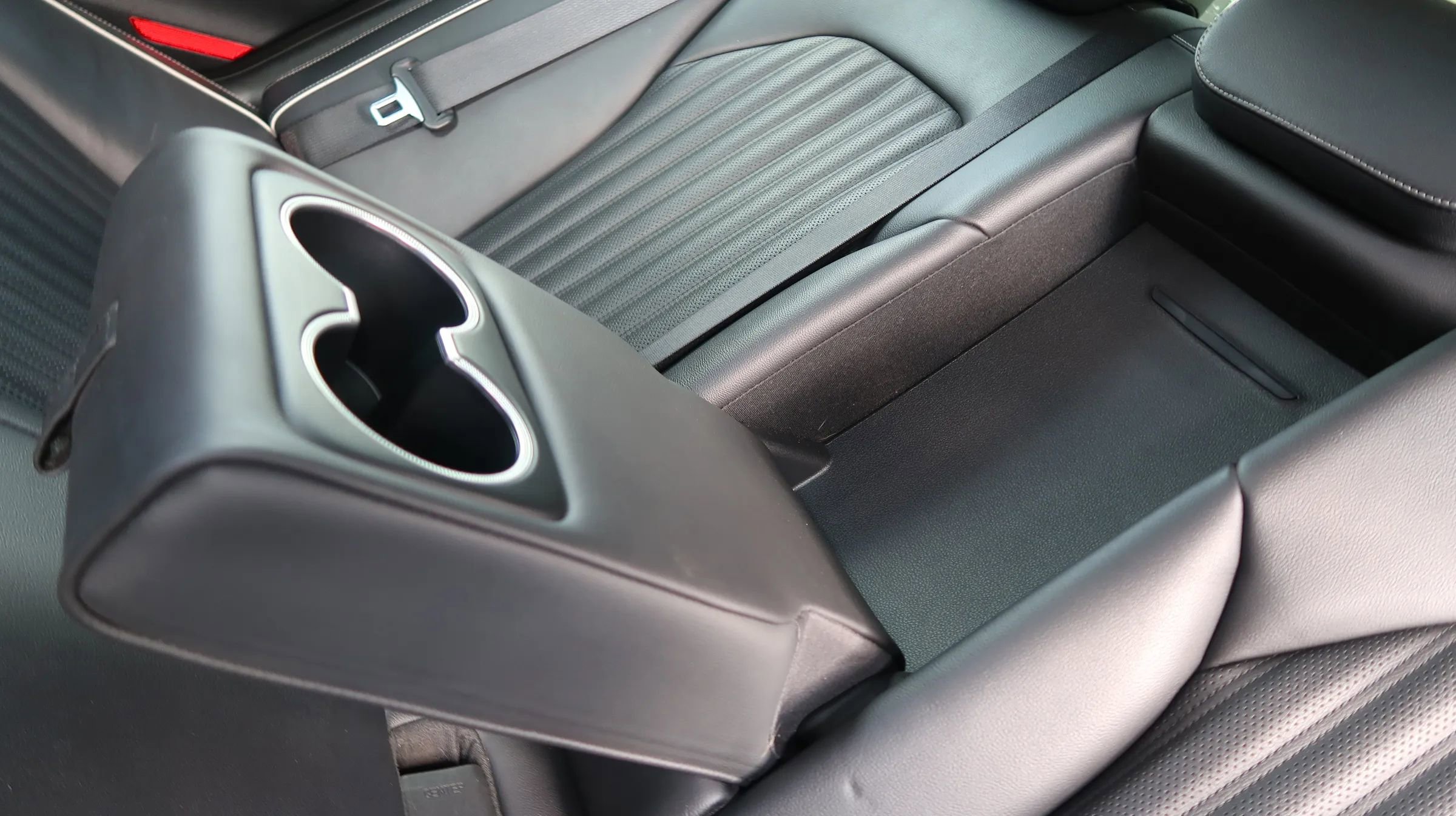 Used 2021 Genesis G70 3.3T image 44