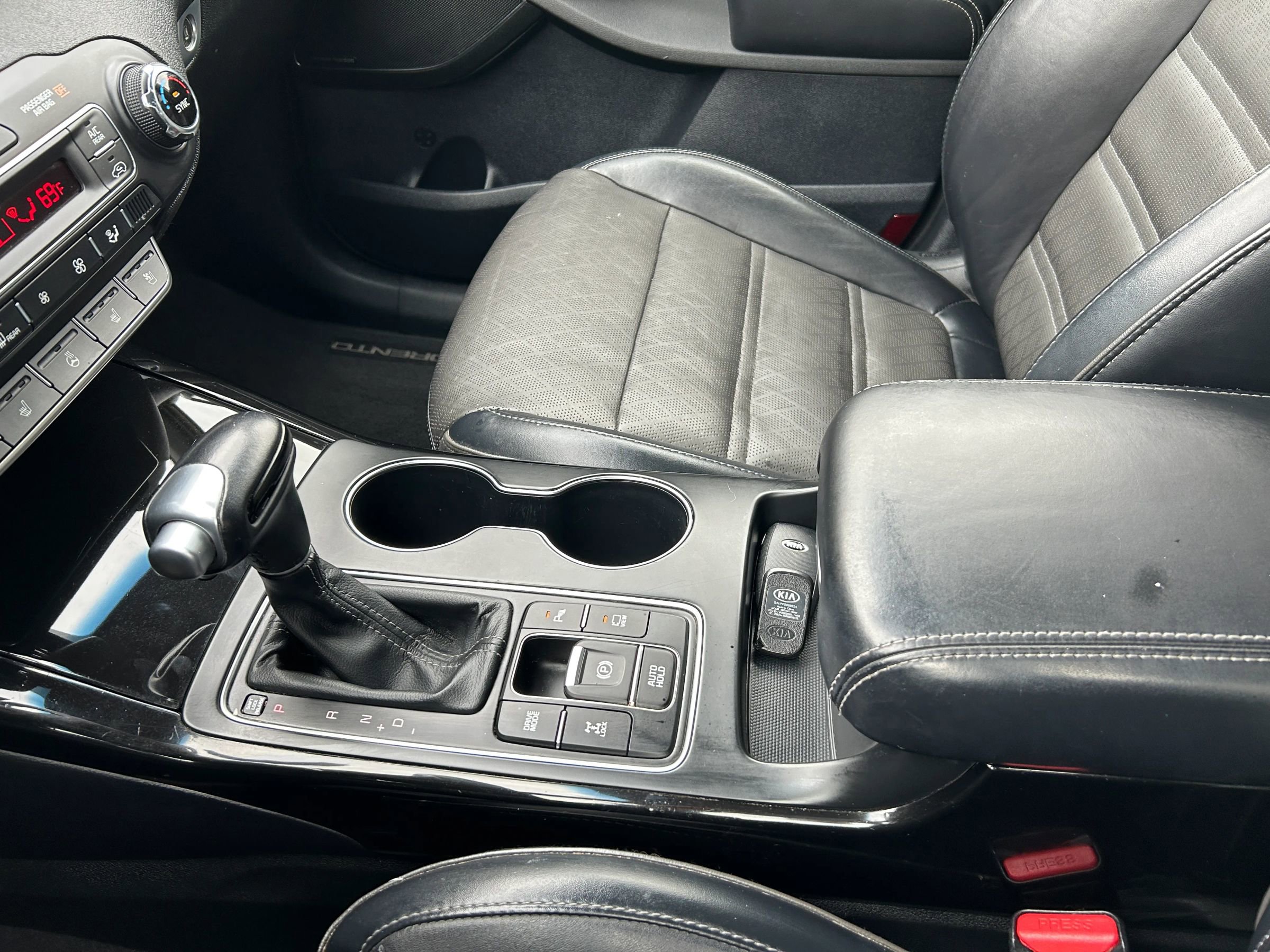 Used 2019 Kia Sorento SX image 11