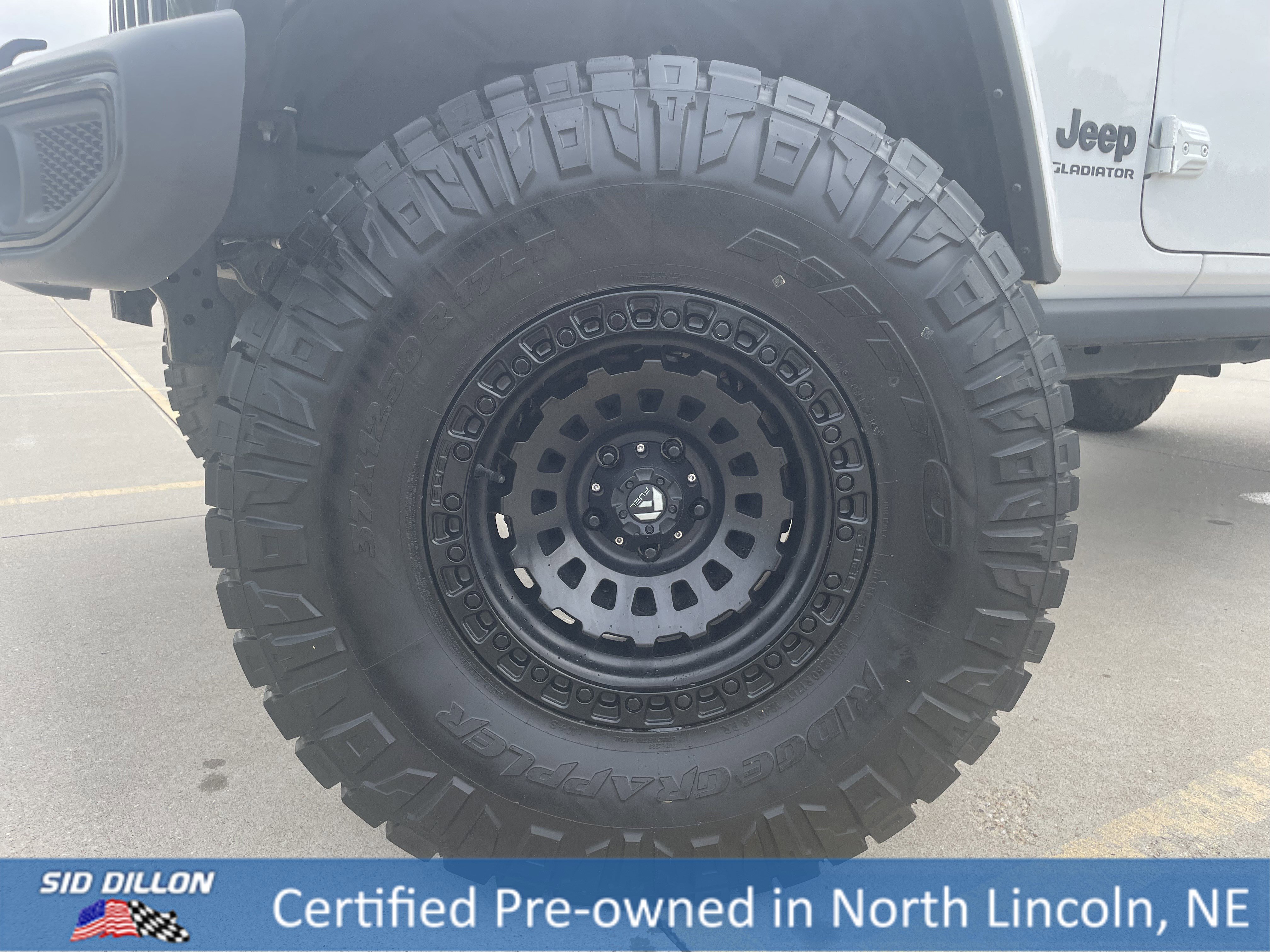 Used 2021 Jeep Gladiator Willys image 10