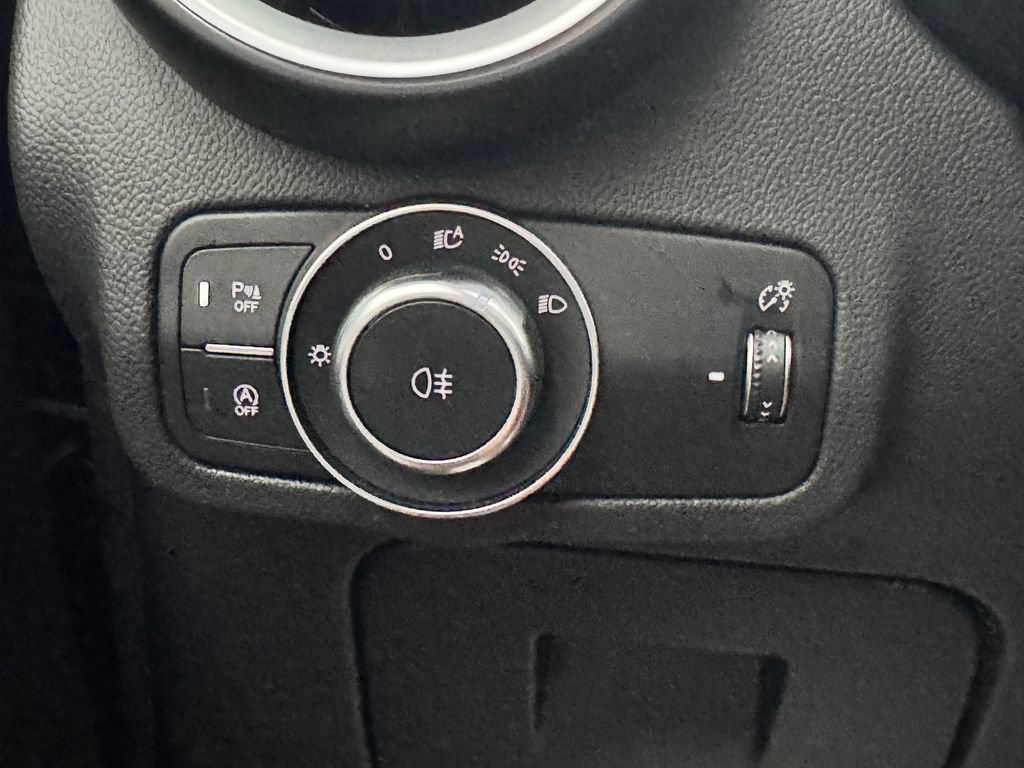 Used 2023 Alfa Romeo Stelvio Veloce AWD/4WD image 32