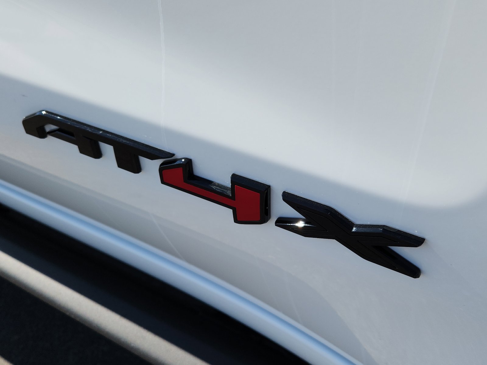 New 2026 GMC Sierra 1500 AT4X w/ LPO, Black Badging Package image 9