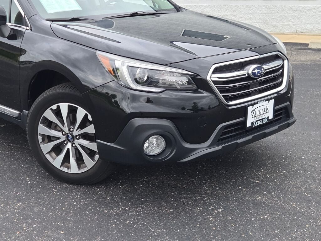 Used 2019 Subaru Outback 3.6R Touring AWD/4WD image 2