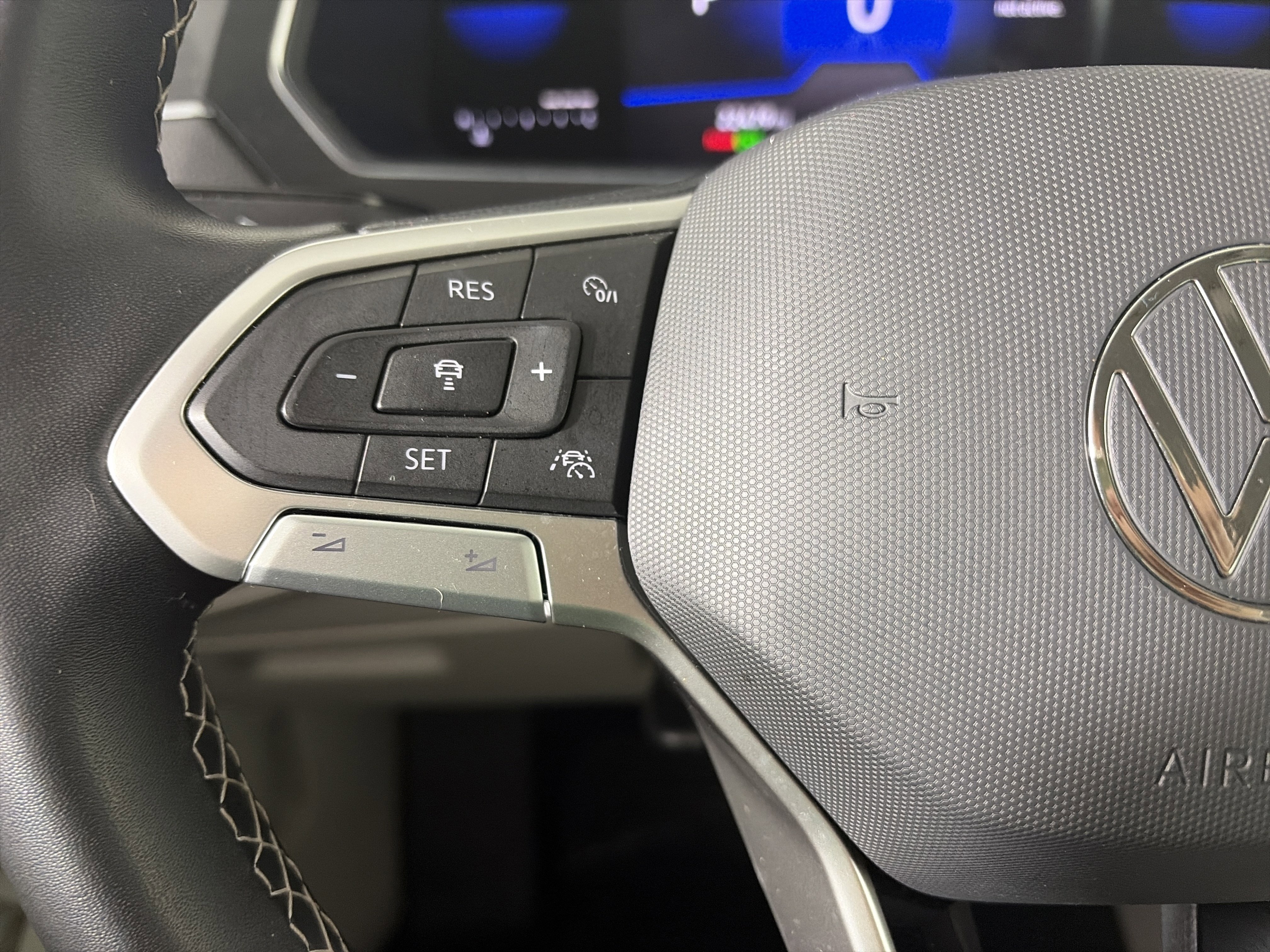 Used 2022 Volkswagen Tiguan SE image 15