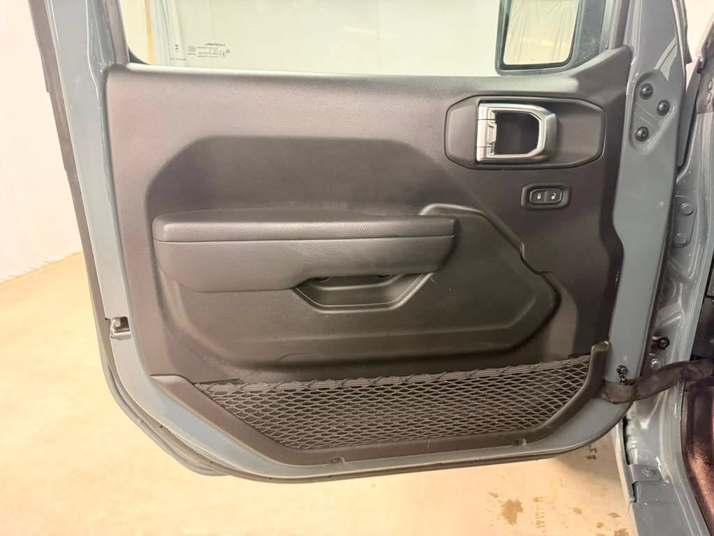 Used 2025 Jeep Wrangler Sport AWD/4WD image 19