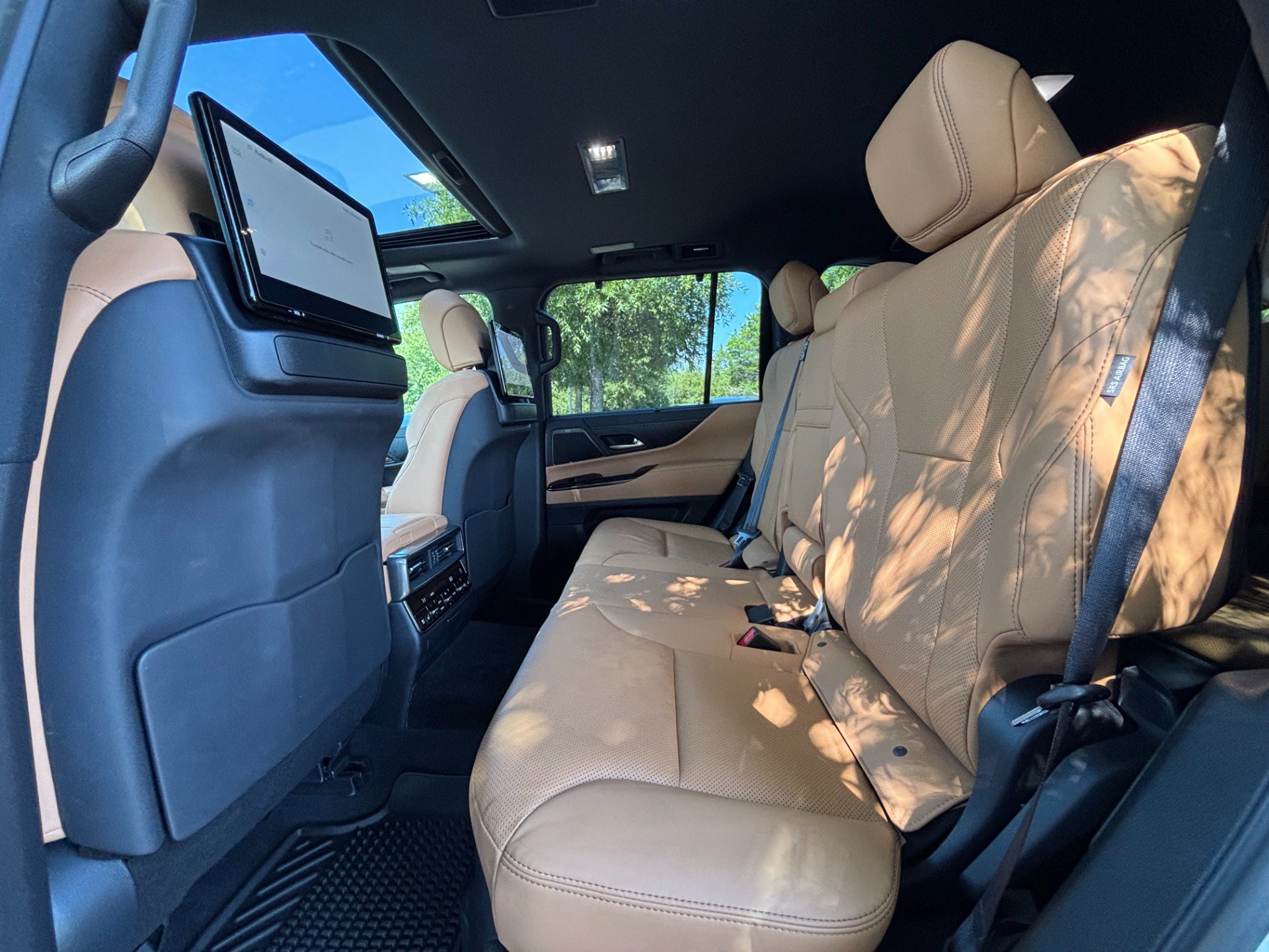 Used 2025 Lexus LX 700h Luxury w/ Appearance Package AWD/4WD image 16