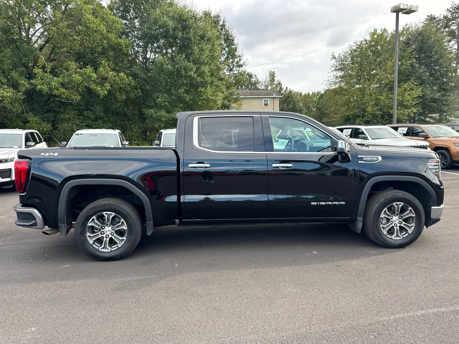 Used 2025 GMC Sierra 1500 SLT AWD/4WD image 4