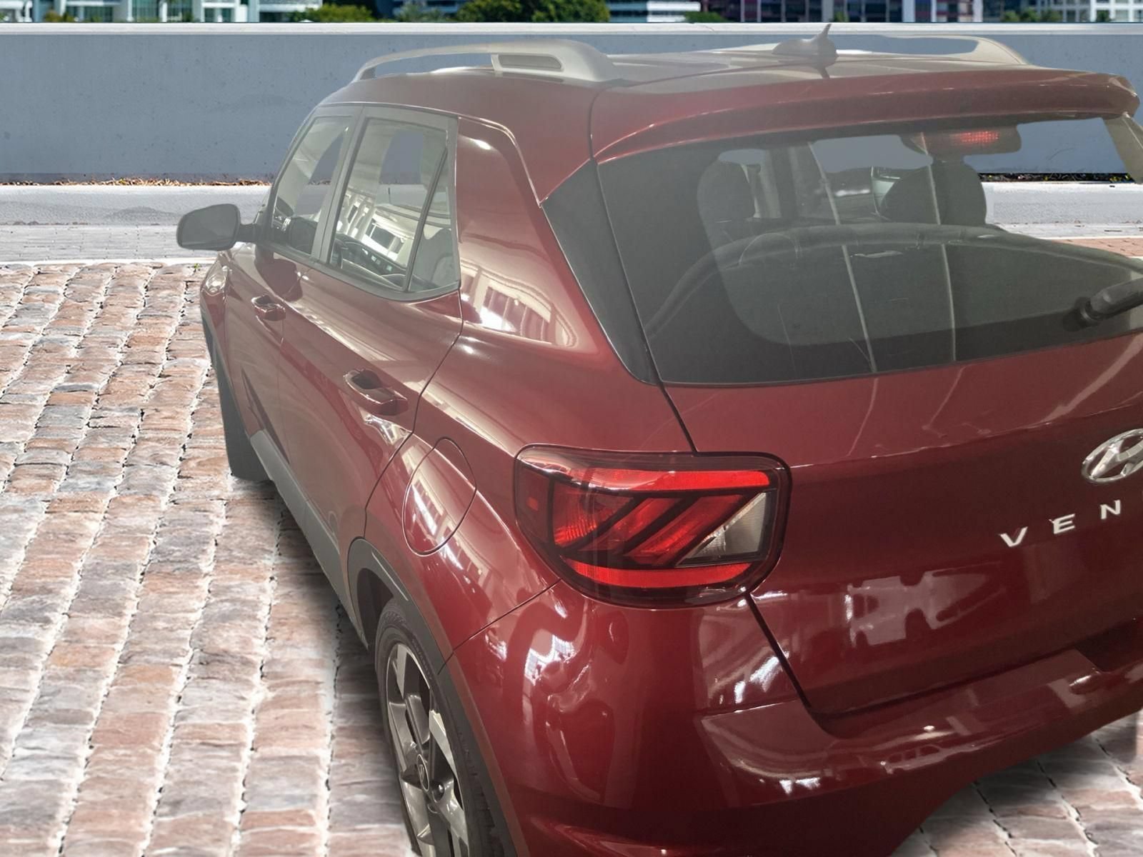 Used 2023 Hyundai Venue SEL FWD image 4