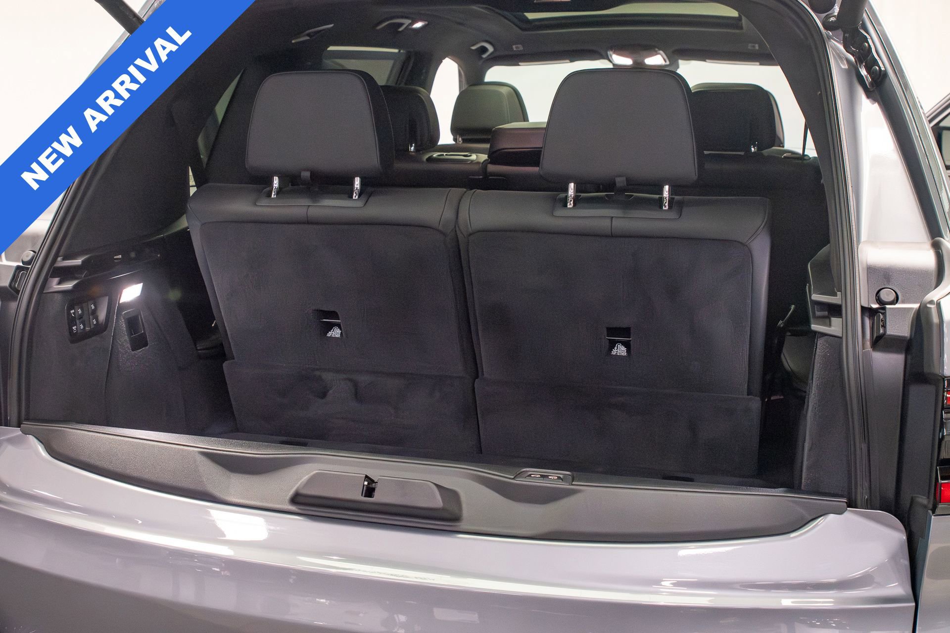 Used 2025 BMW X7 M60i w/ Executive Package image 40