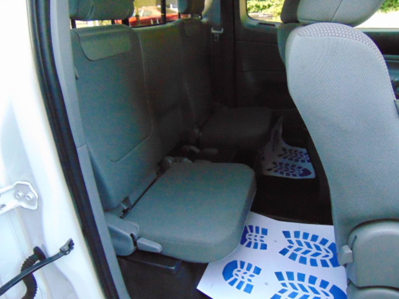 Used 2012 Toyota Tacoma 4x4 Access Cab V6 w/ Convenience Pkg image 8