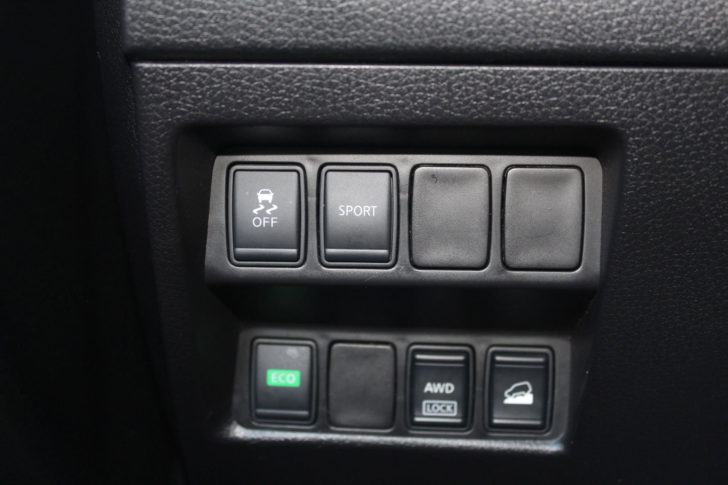 Used 2015 Nissan Rogue SV AWD/4WD image 23