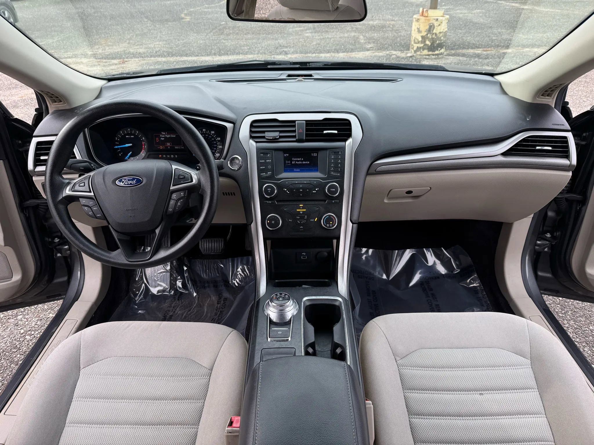 Used 2017 Ford Fusion SE image 24