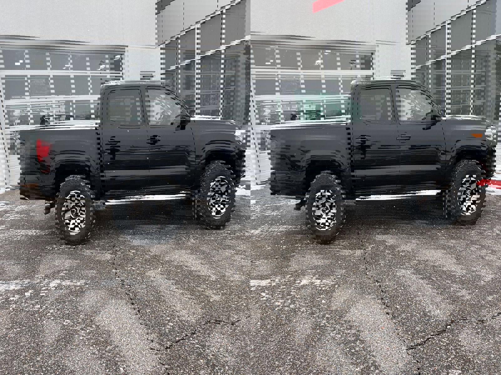 Used 2022 Toyota Tacoma SR image 32