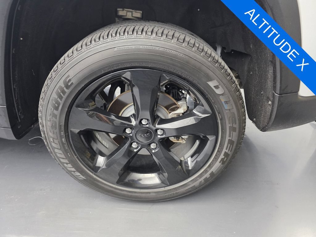 Used 2023 Jeep Grand Cherokee Altitude AWD/4WD image 17
