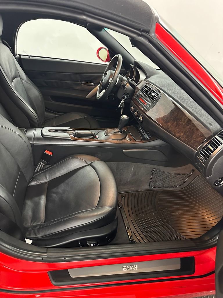 Used 2006 BMW Z4 3.0i RWD image 26