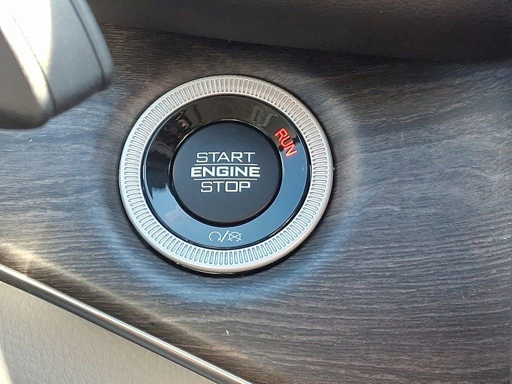 Used 2023 Jeep Grand Cherokee Overland AWD/4WD image 31